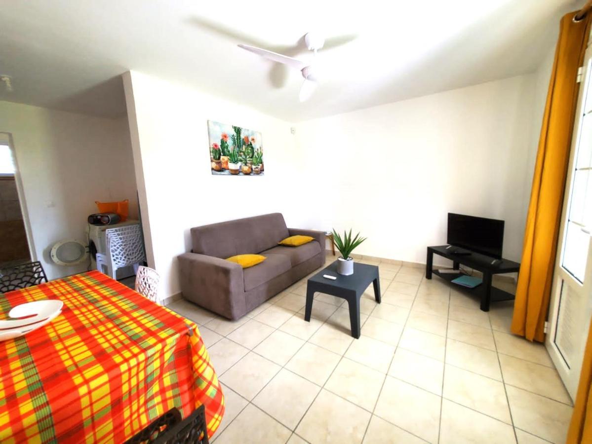 Superbe Appartement Avec Parking Gratuit Sainte-Anne  Exterior photo